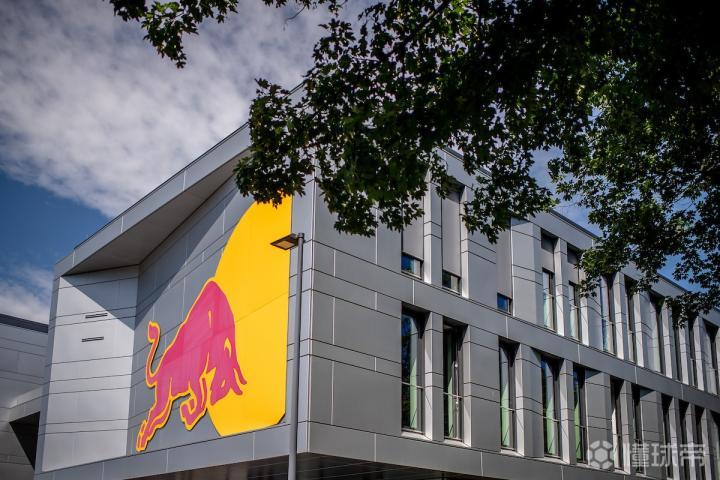 转折点莱比锡外线爆发；全明星赛集结日攻防权衡；质疑声仍在；临场指挥获称赞的简单介绍