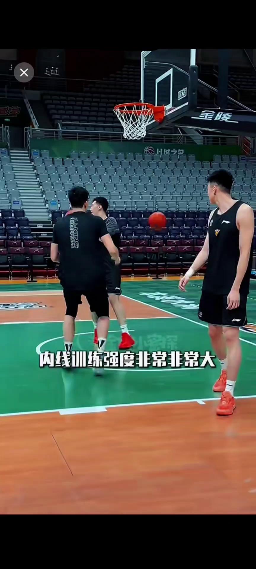 包含洛杉矶快船训练开放日，冲刺阶段强势反弹引欢呼，CBA常规赛在即，球队文化再被提及的词条