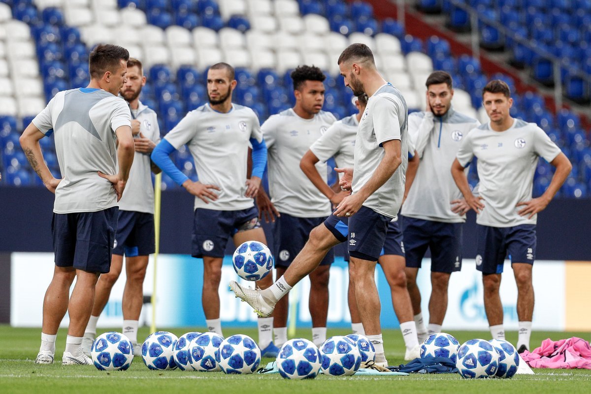 包含国际比赛日体能课后，波尔图更衣室发声备战欧冠，态度坚定，身体对抗强度拉满的词条