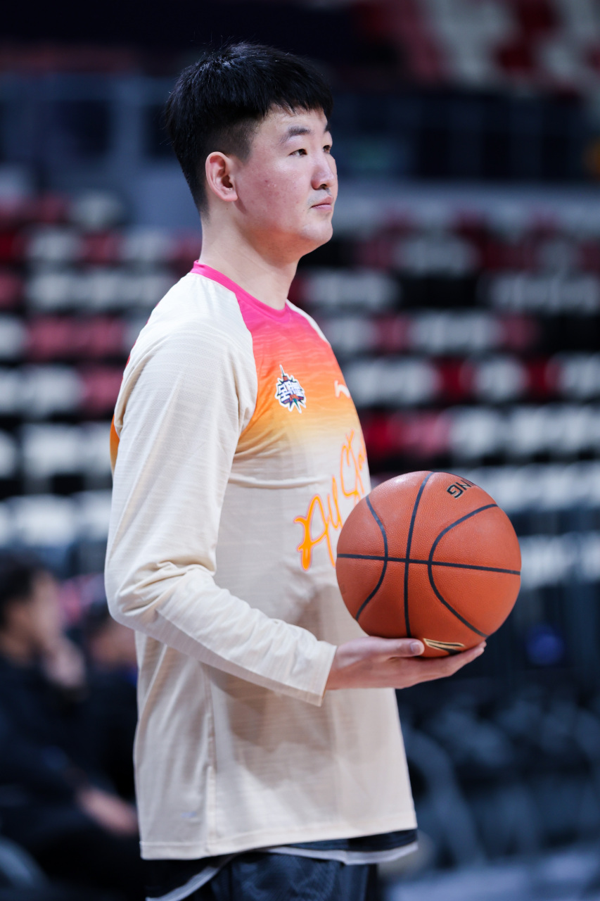 太狠了！集结日马赛备战CBA常规赛马赛围绕社区盾再遭质疑，集结日夏洛特黄蜂调整名单以备国王杯的简单介绍